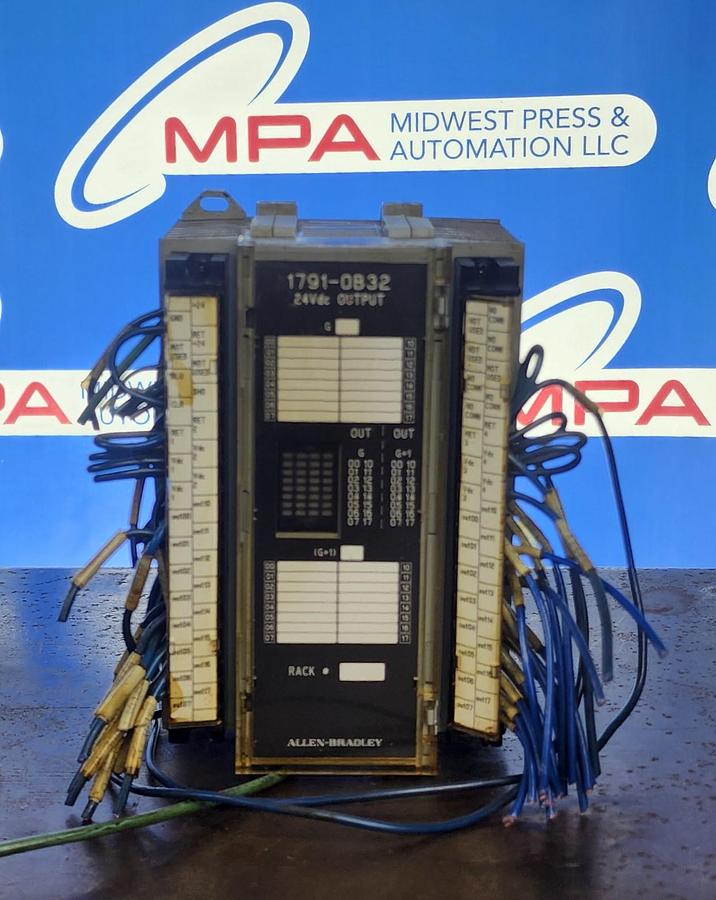 Used Allen-Bradley 1791-0B32 24 VDC Output 1791-OB32