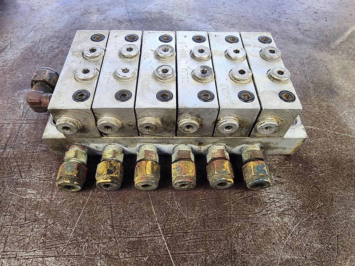 Used Lincoln MM-10 Valves / Trabon Lube Manifold