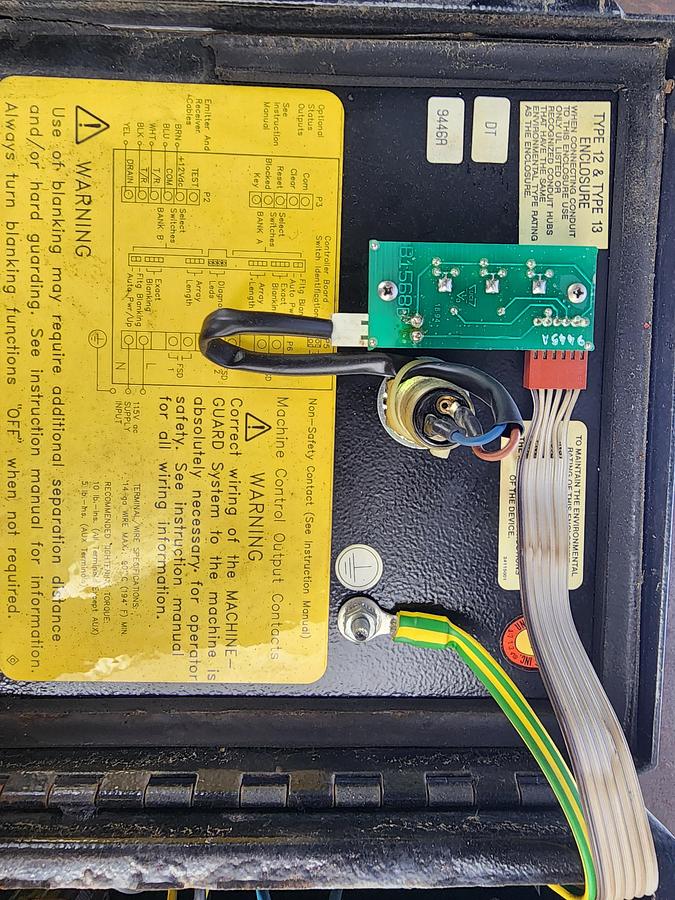 Used Banner MGCA-4A Light Curtain Control w Cables