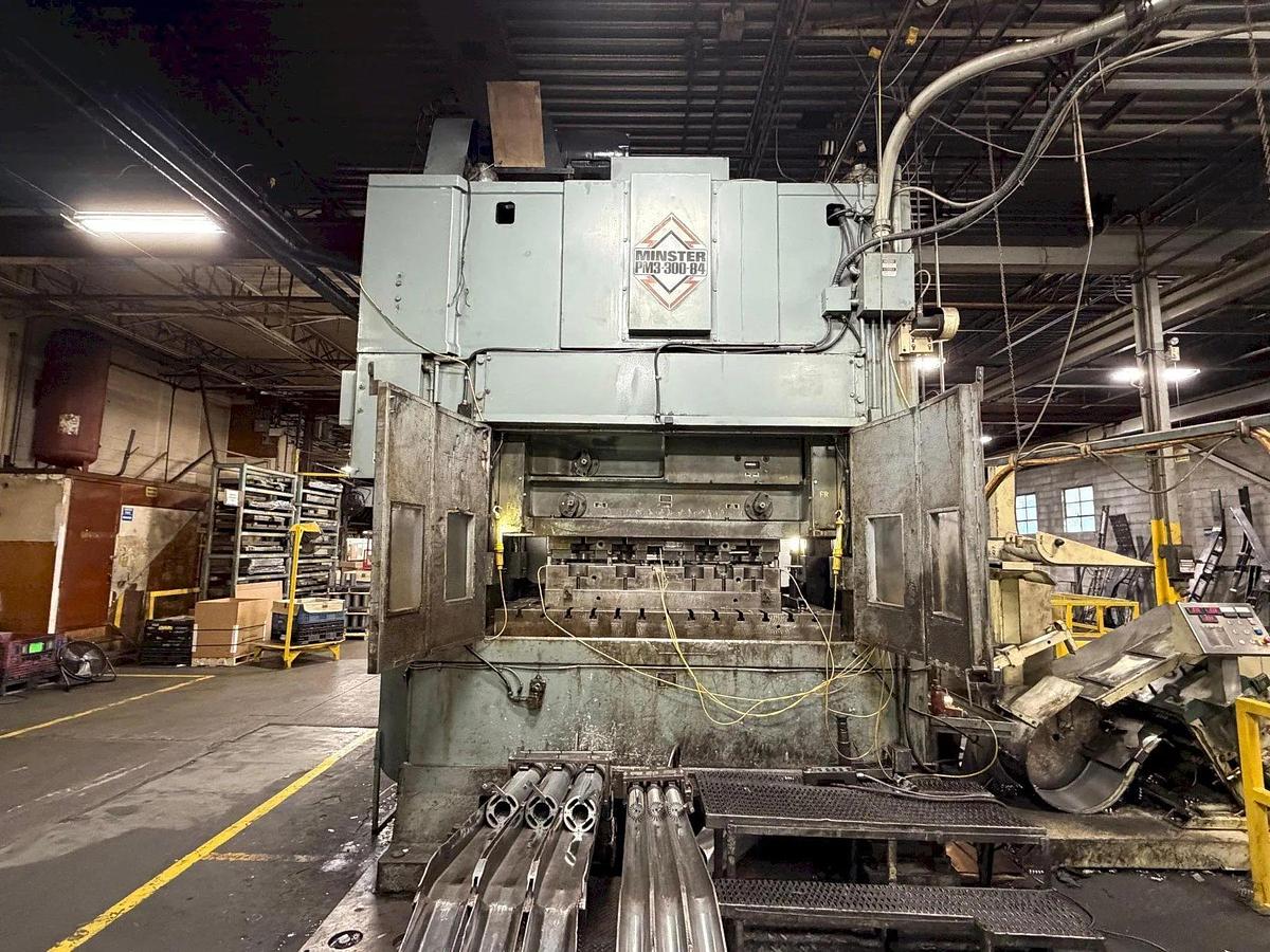 Used 300 TON MINSTER MODEL PM3-300-84 STRAIGHT SIDE PRESS