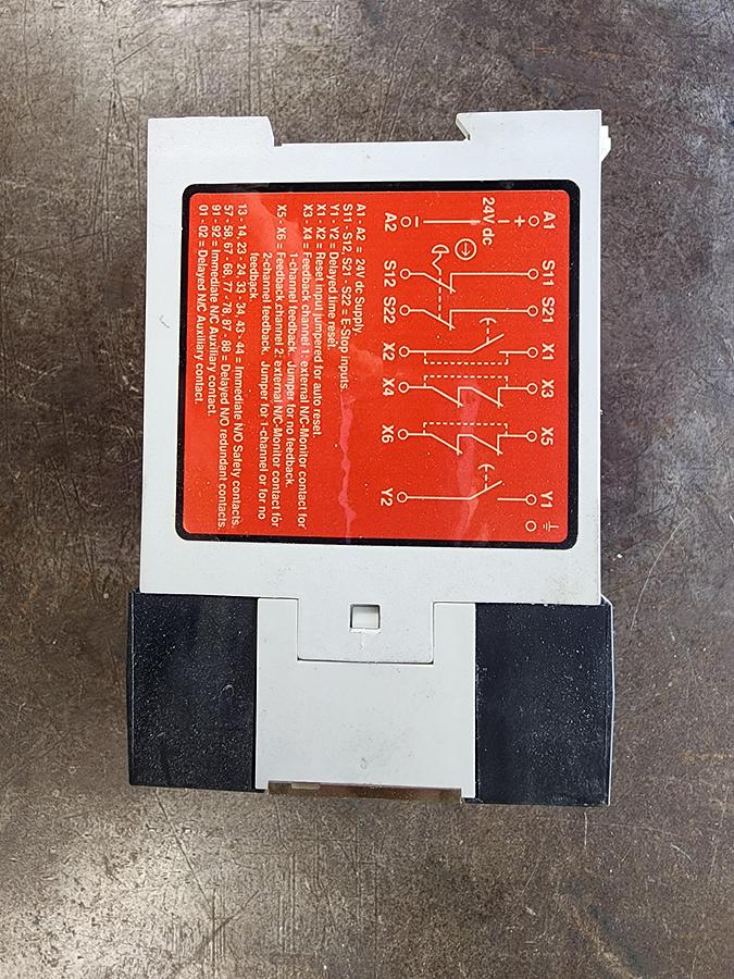Used Banner ES-TN-14H5 Safety Module Relay