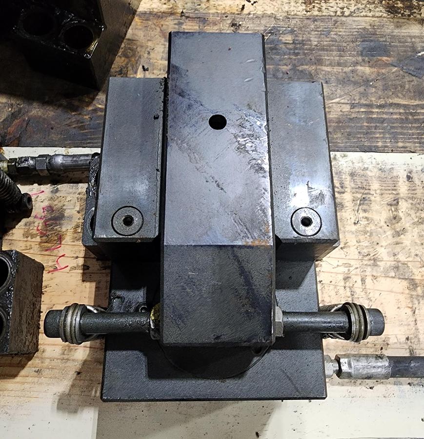 Used SR Engineering Hi-Clamp LZ16F-115-SB04 16 Ton Die Clamp