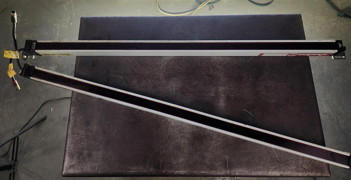 Used Wintriss 9685206 36.2"Shadow 8 Rx and Tx Light Curtain Set