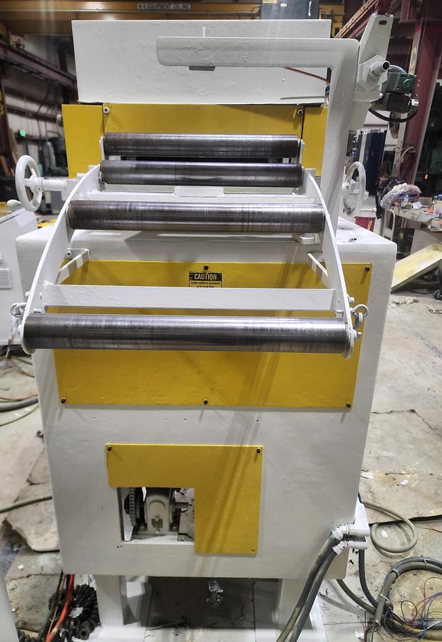 Used 18" DALLAS SERVO CABINET STYLE FEEDER