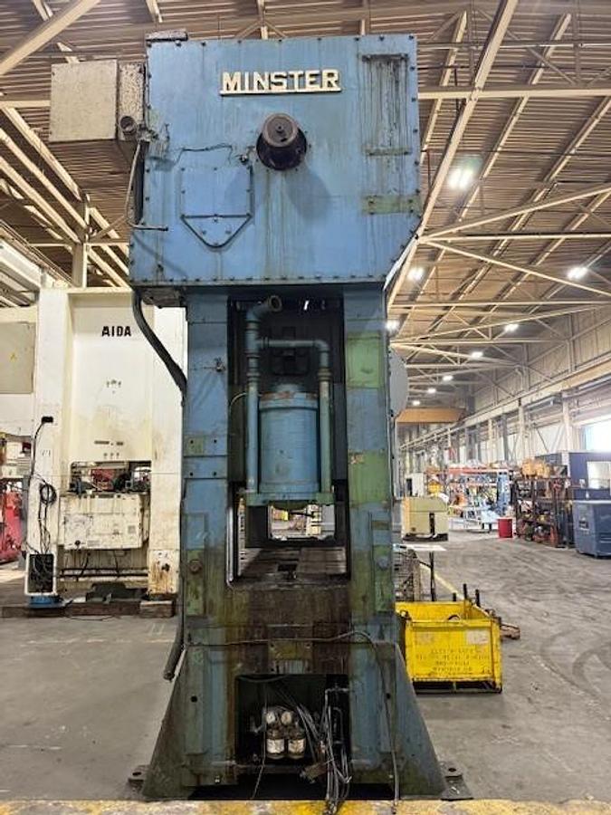Used 300 TON MINSTER MODEL E2-300 STRAIGHT SIDE MECHANICAL PRESS