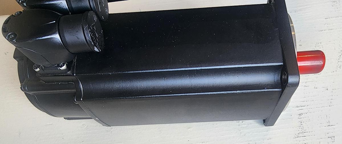 Rexroth MNR: R911307469 / MSK050C-0300-NN-M1-UP1-NNNN Servo Motor