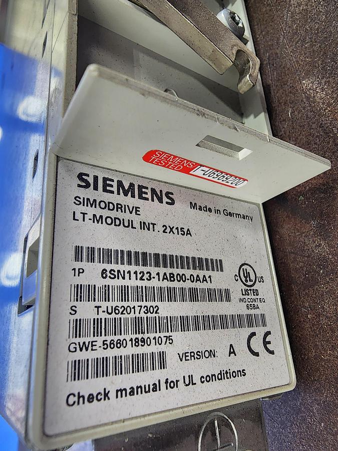 Used Siemens 6SN1118-0DM33-0AA1 Simodrive LT- Module INT. 2X15A / 6SN1123-1AB00-0AA1