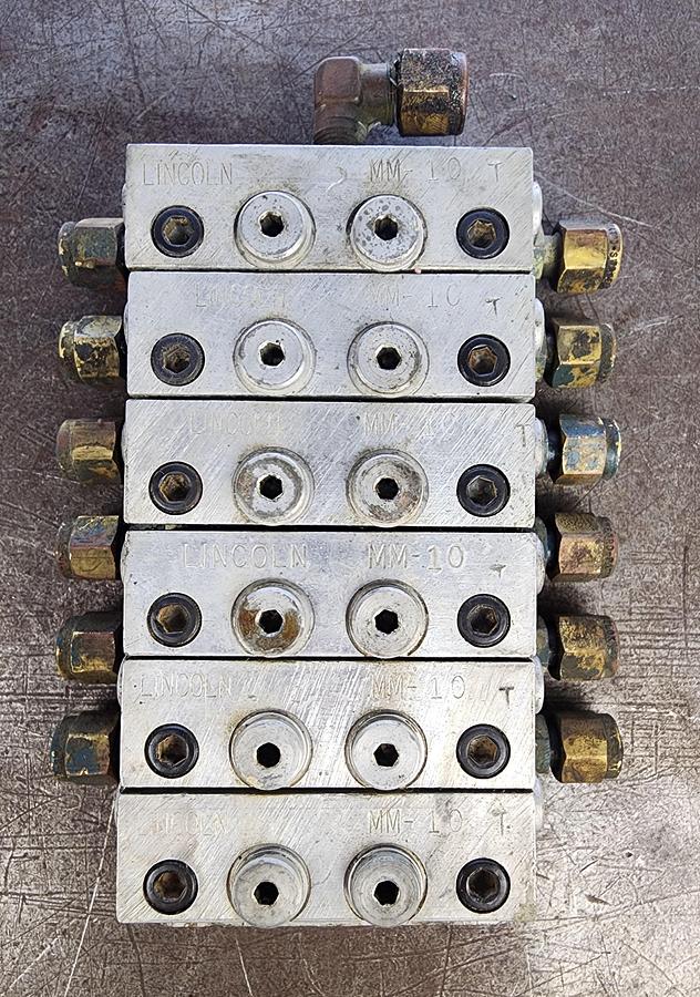 Used Lincoln MM-10 Valves / Trabon Lube Manifold