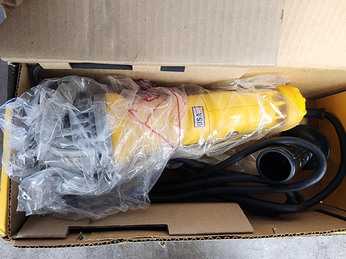 Dewalt DWE402W5 4-12" (115 mm) Paddle Switch Small Angle Grinder w Wheels