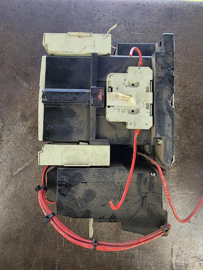Used Siemens 3TF50 /  3UA60 00-2X 3-Pole Contactor