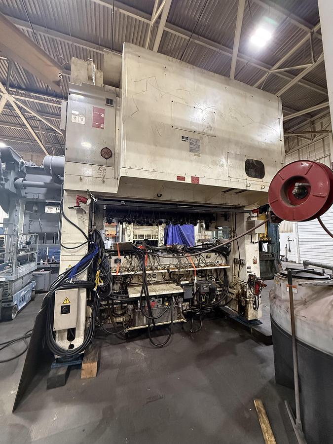 Used 330 TON AIDA MODEL NS2-3000(2) STRAIGHT SIDE PRESS