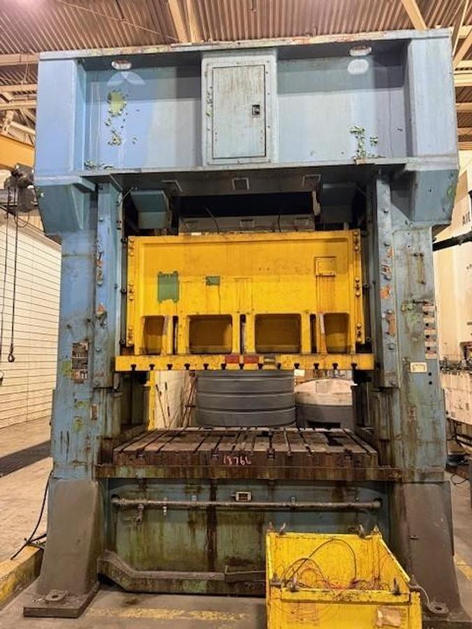 Used 300 TON MINSTER MODEL E2-300 STRAIGHT SIDE MECHANICAL PRESS
