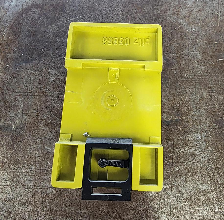 Used Pilz PNOZ5 24VGS2S 24 VDC Safety Relay