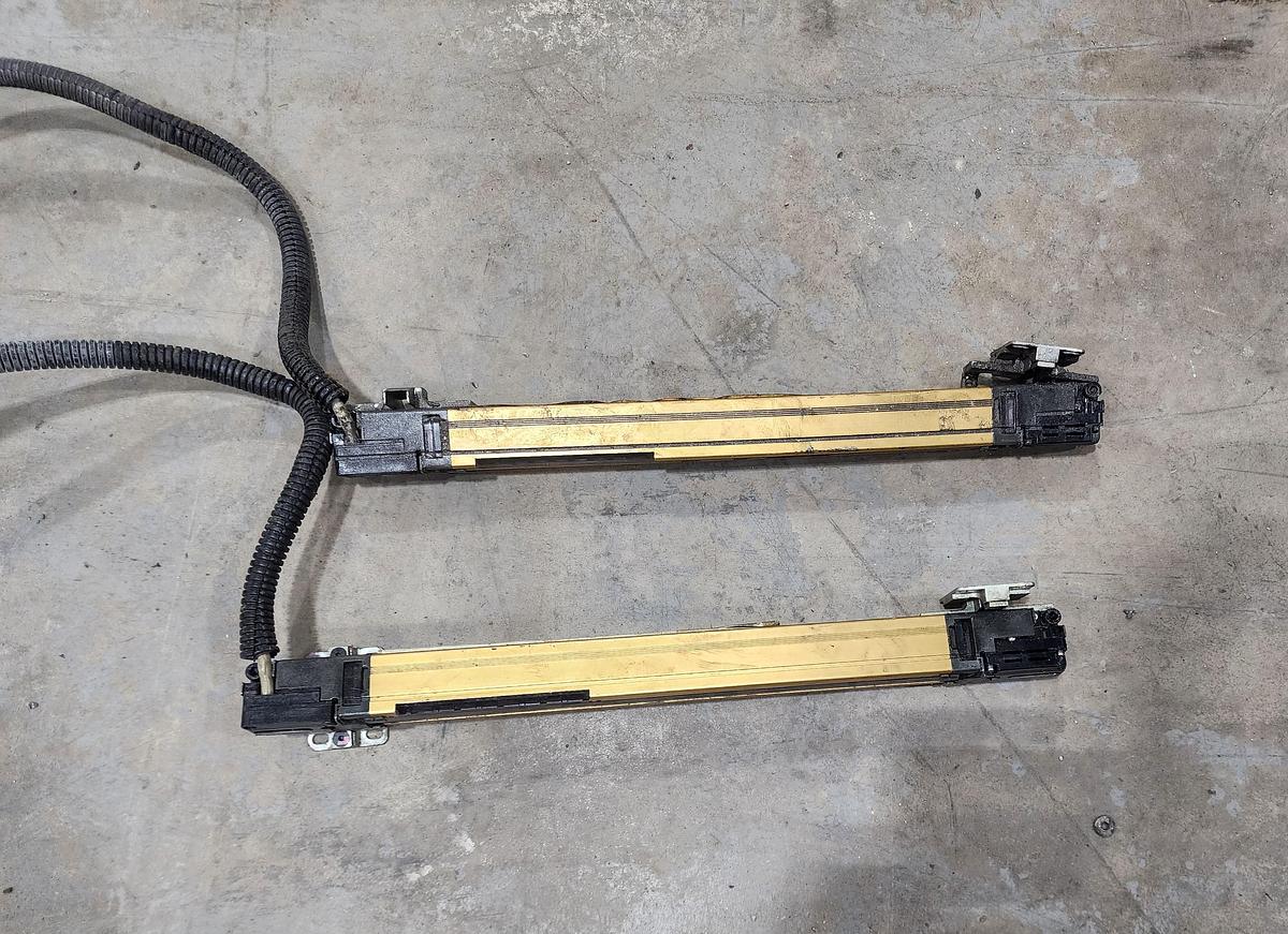 Used Panasonic SF4B-H64 D<V2> / Light Curtains off 300 TON KOMATSU L2M300-3BM