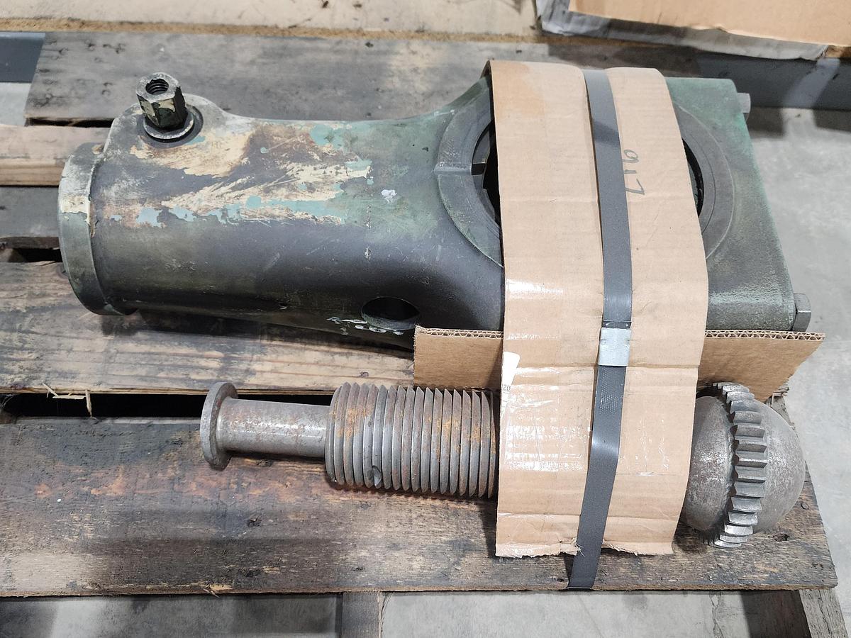 Used Minster 6 Connection with Ball Screw