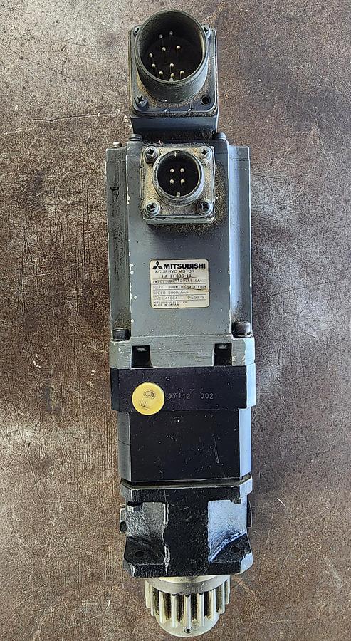 Used Mitsubishi HA-FF33C-UE 3 AC 300 W 3000 RPM AC Servo Motor