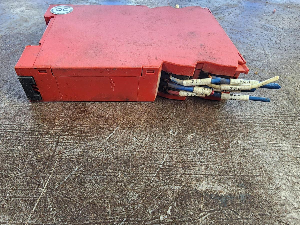 Used Allen-Bradley MSR126.1T Safety Relay