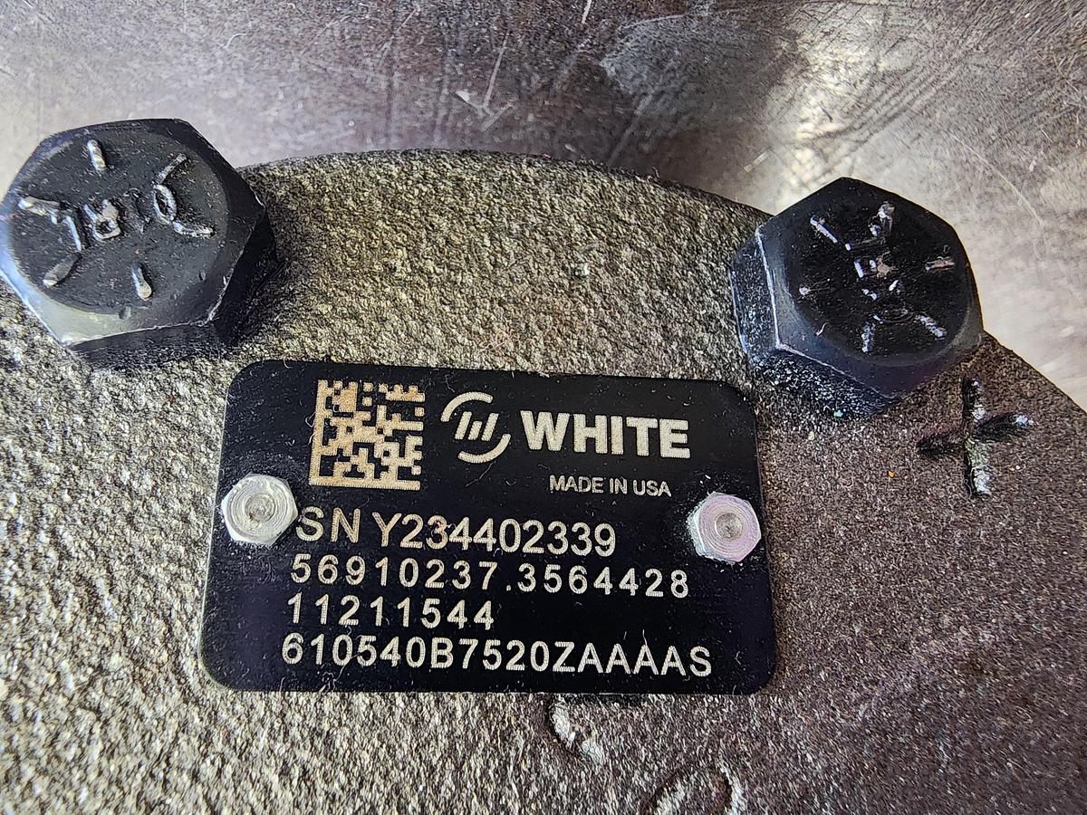 White 610540B7520ZAAAAS / 610540B7520AAAAA Hydraulic Motor with Brake *Installed and Tested - Never used in Service