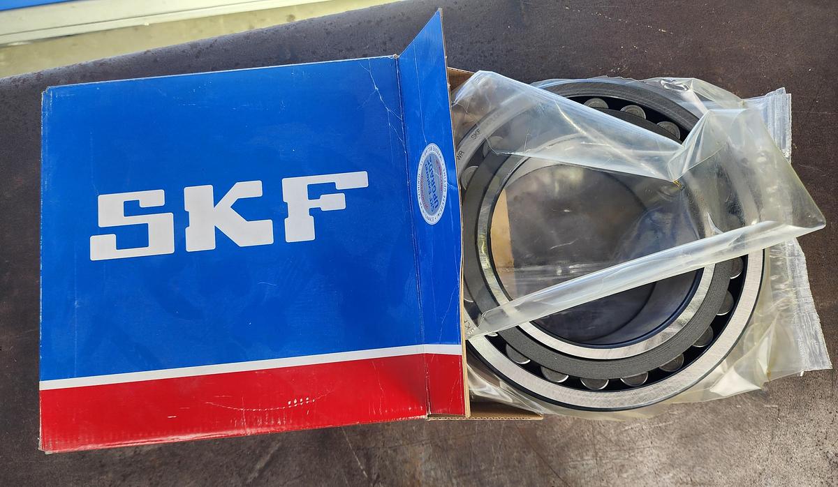 SKF Explorer 23126CC/W33 Spherical Roller Bearing 23126 CC/W33