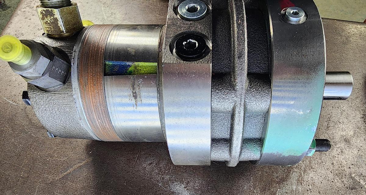 White 610540B7520ZAAAAS / 610540B7520AAAAA Hydraulic Motor with Brake *Installed and Tested - Never used in Service