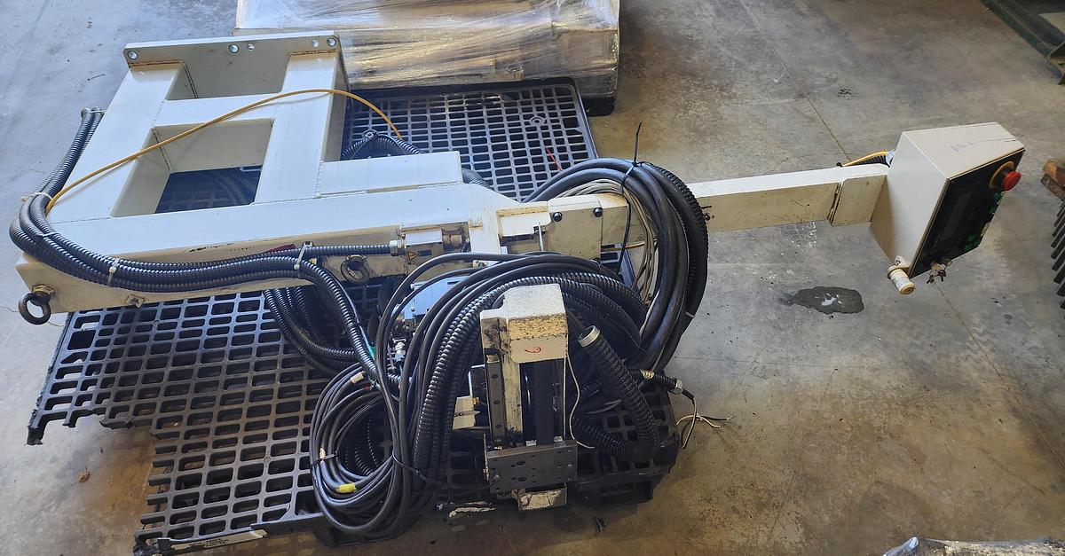 Used Aida Robot Transfer S/N: 14040-5534 