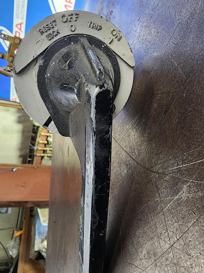 Used Square D Class 9421 Type: LN-4 Disconnect Mechanism / Handle