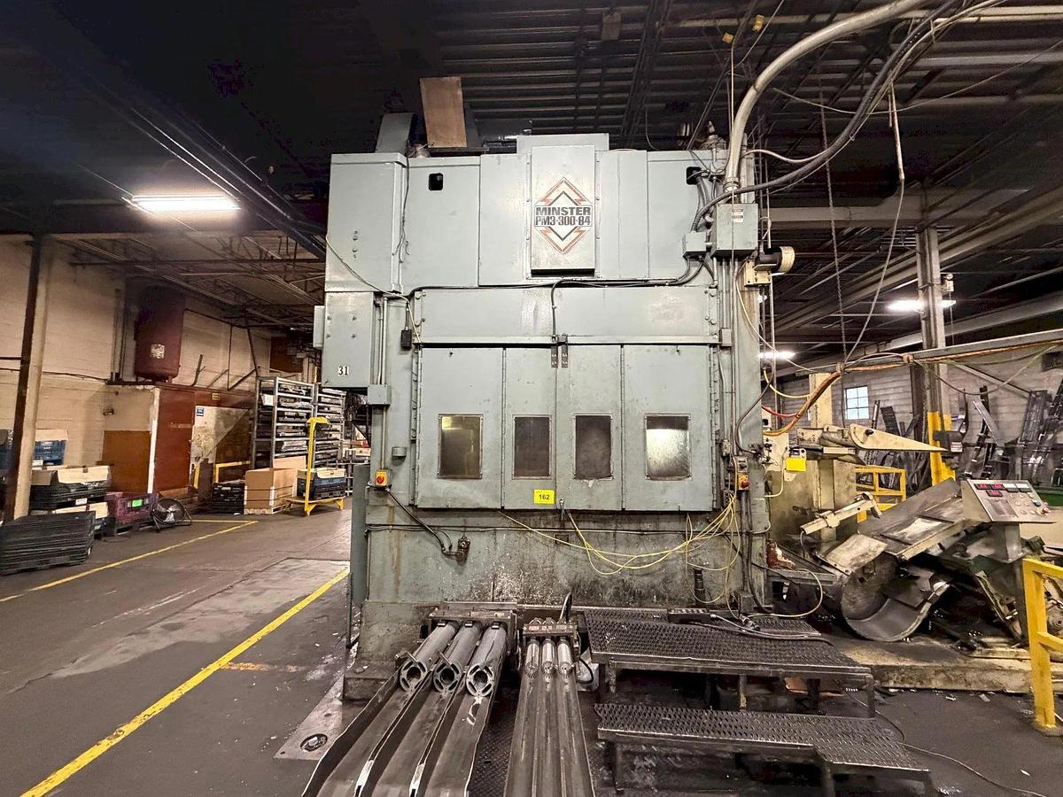 Used 300 TON MINSTER MODEL PM3-300-84 STRAIGHT SIDE PRESS