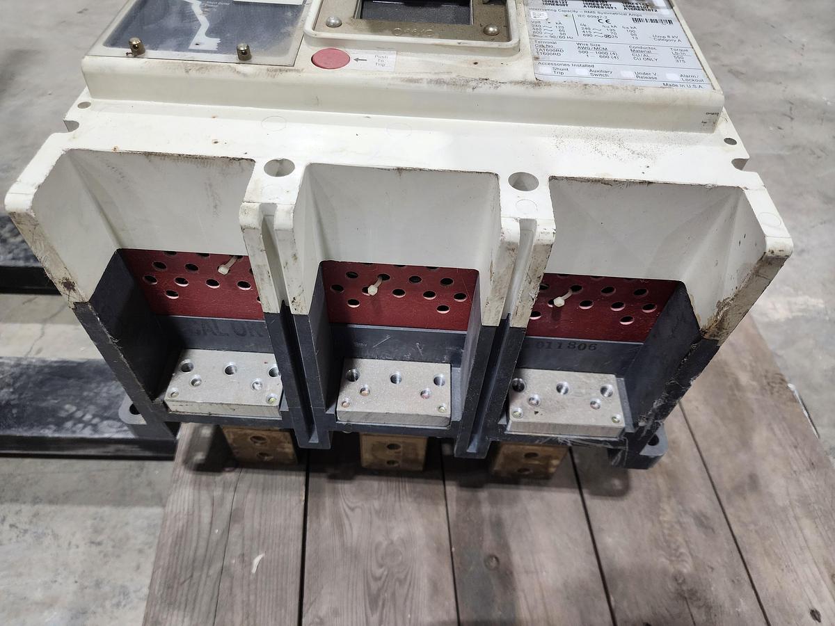 Used EATON CUTLER-HAMMER POW-R-WAY III 1600 AMP RD65K CIRCUIT BREAKER 