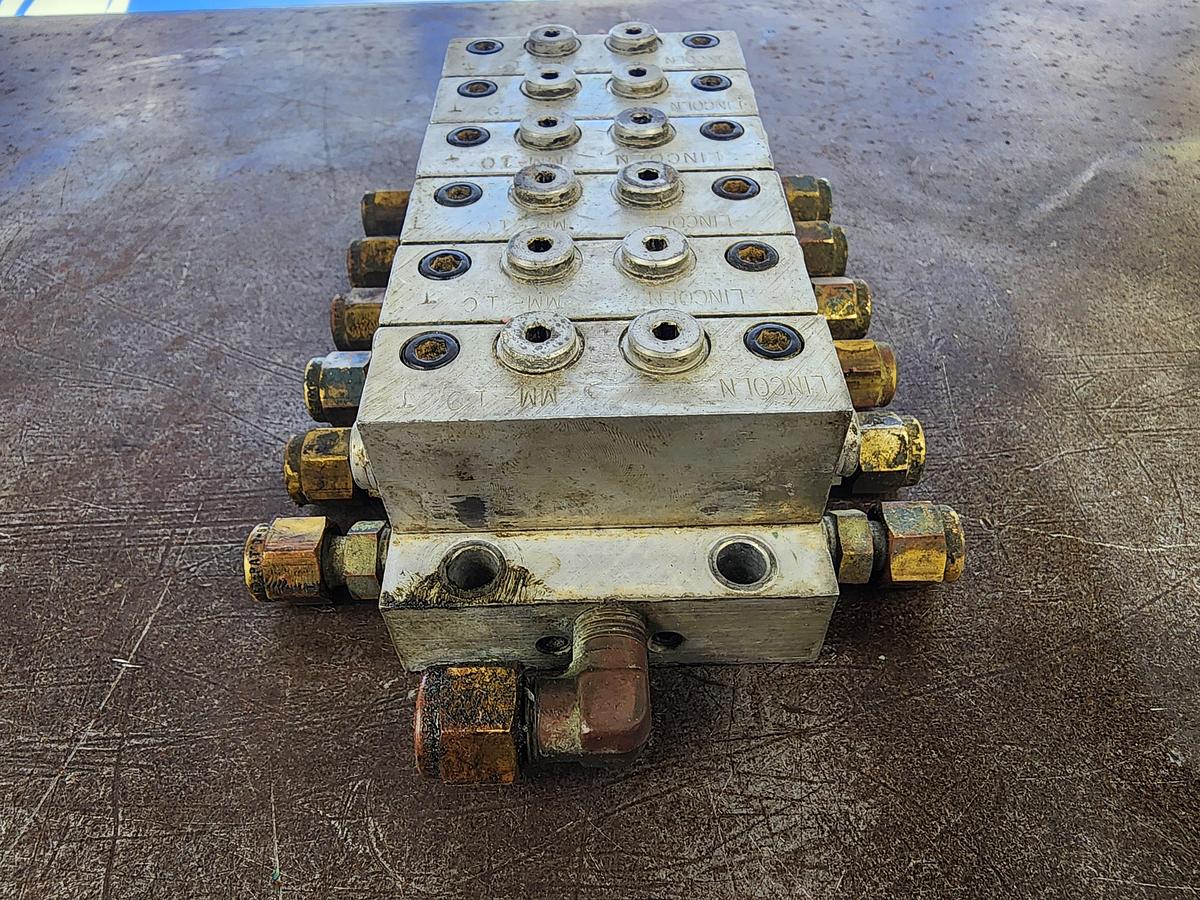 Used Lincoln MM-10 Valves / Trabon Lube Manifold