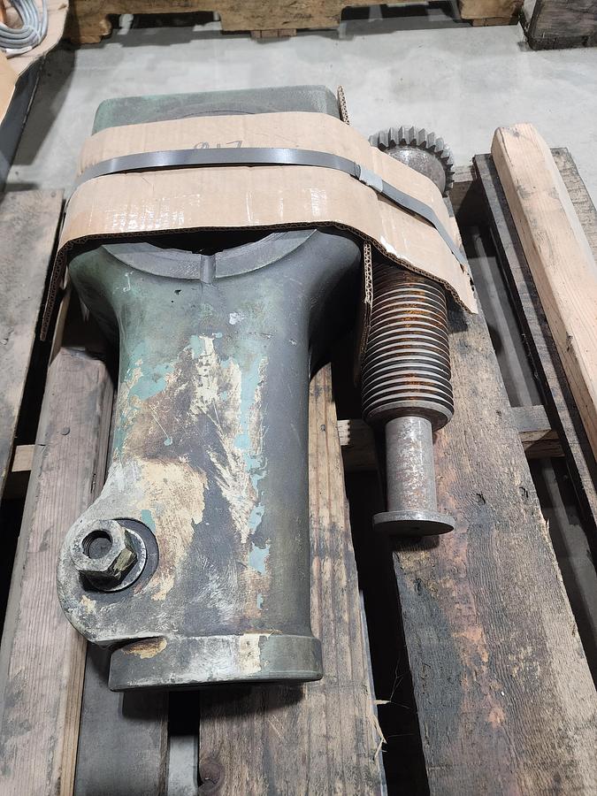 Used Minster 6 Connection with Ball Screw