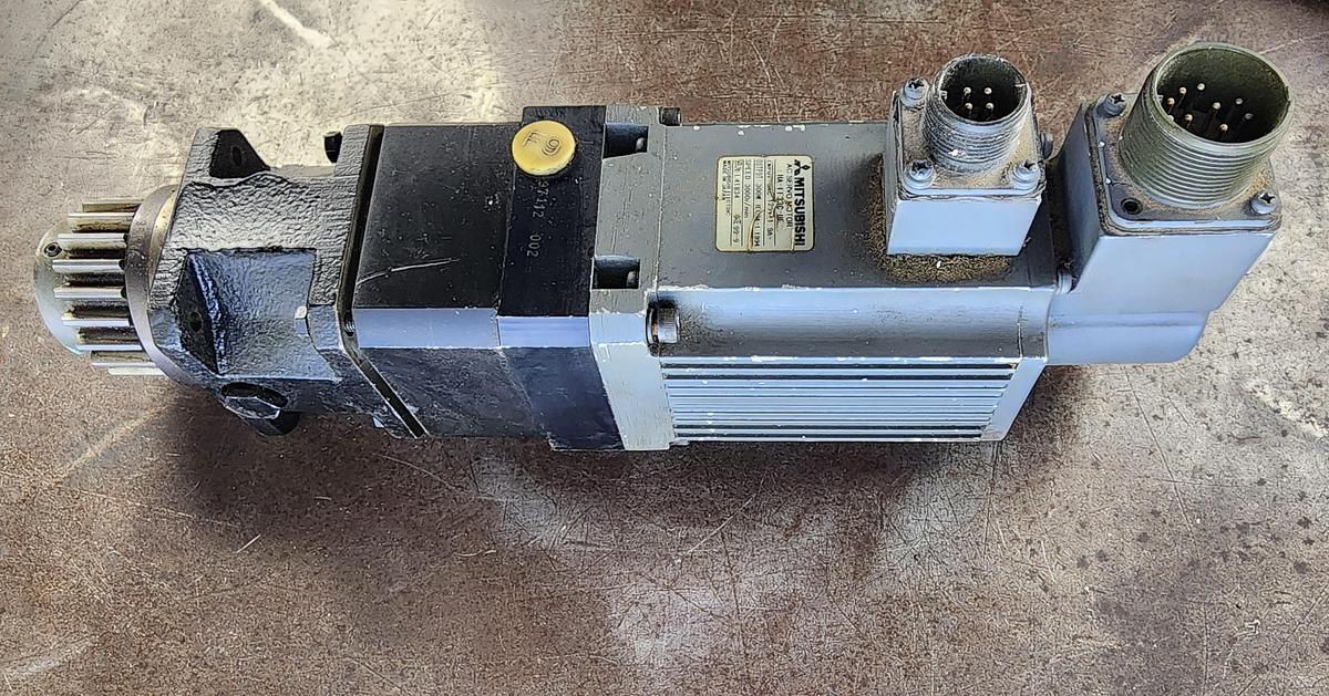 Used Mitsubishi HA-FF33C-UE 3 AC 300 W 3000 RPM AC Servo Motor