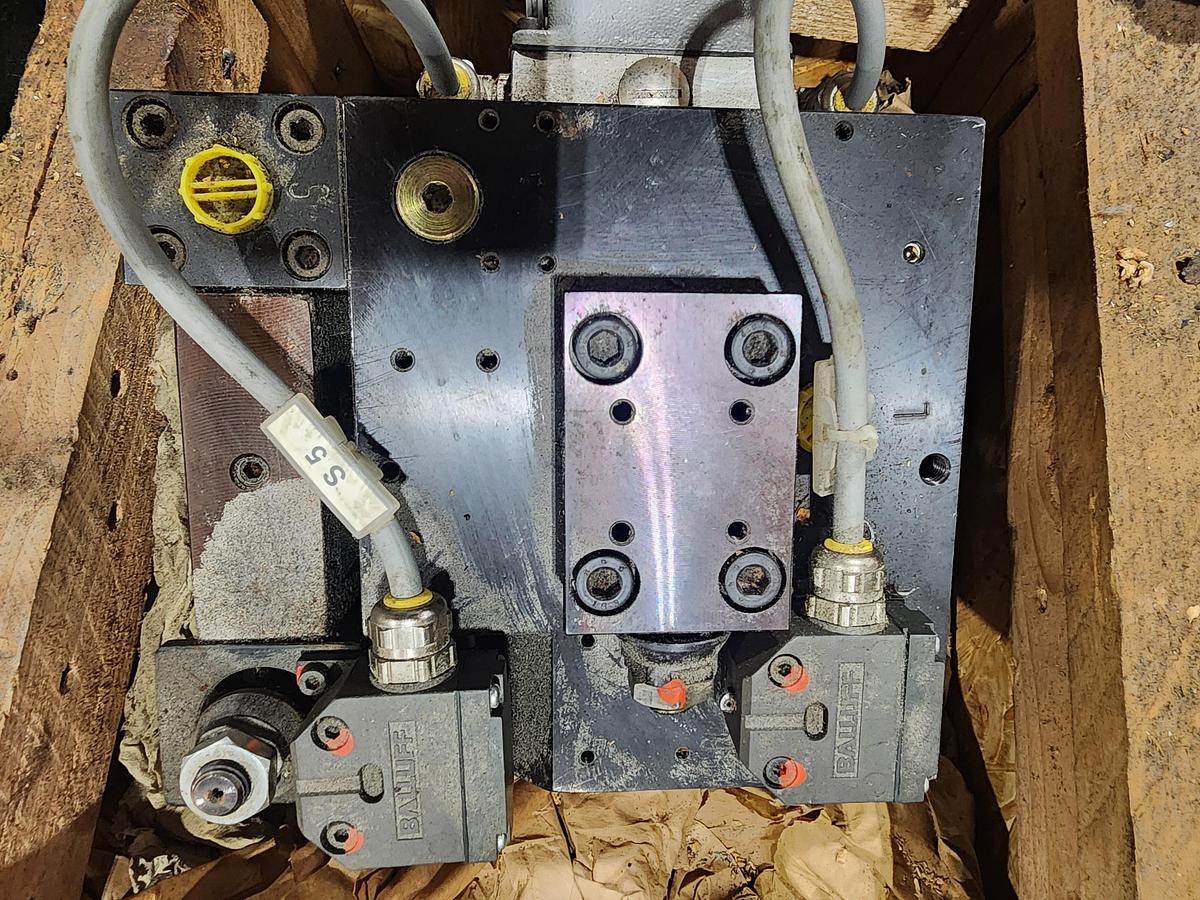 Muller Weingarten / 1000 Ton Muller Bolster Clamp