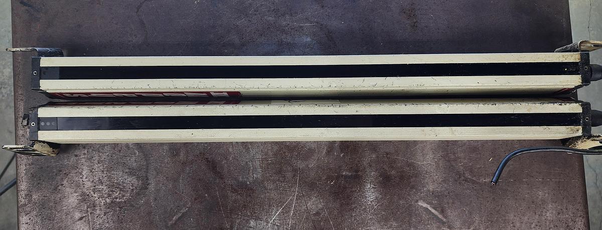 Used Wintriss Shadow VI 9674004 23.75" Rx and Tx Light Curtain Set