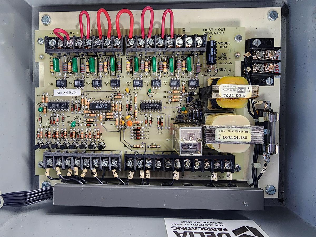 Used Extron Model 504 / 5047-0102 First out Indicator Model 503