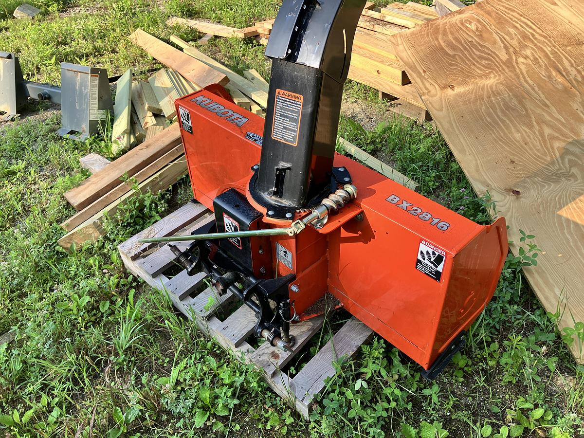 Used KUBOTA BX1880 W/LOADER & FRONT MOUNT SNOWBLOWER