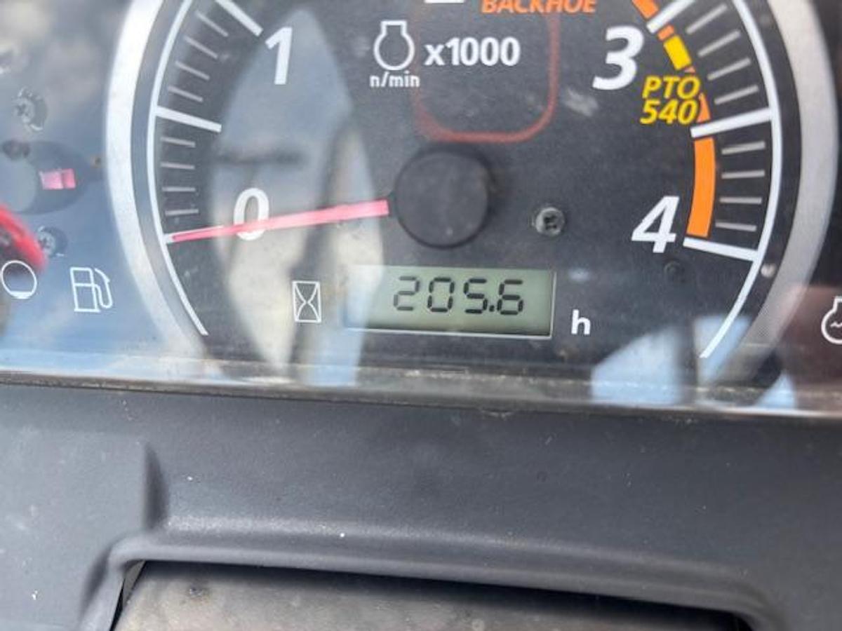 Used KUBOTA BX1880 W/LOADER & FRONT MOUNT SNOWBLOWER