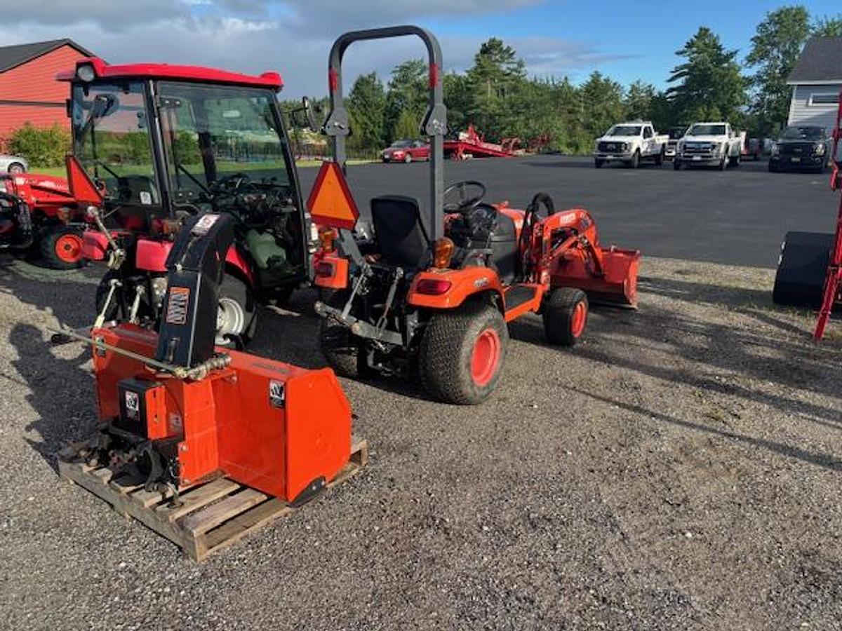 Used KUBOTA BX1880 W/LOADER & FRONT MOUNT SNOWBLOWER