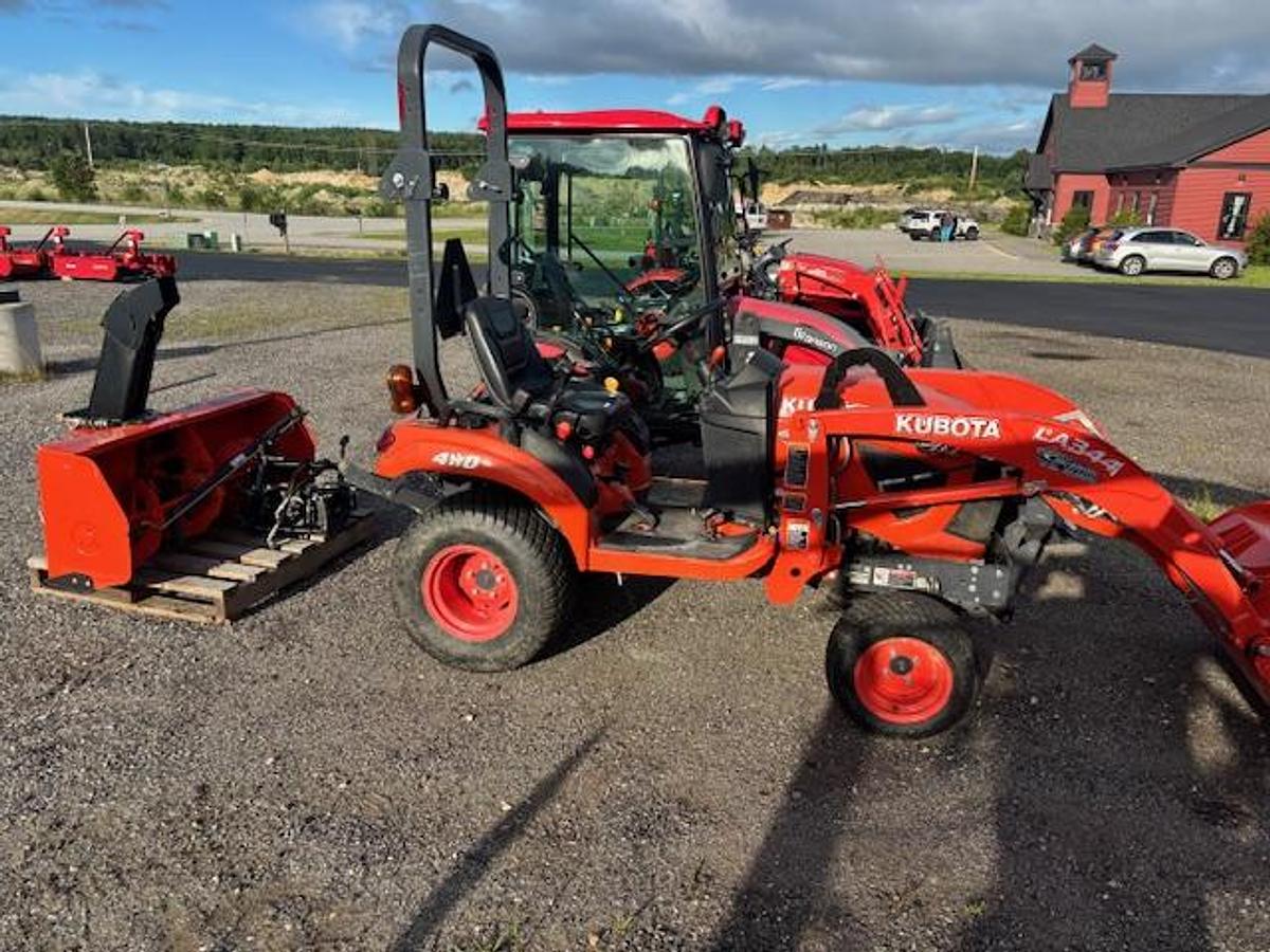Used KUBOTA BX1880 W/LOADER & FRONT MOUNT SNOWBLOWER