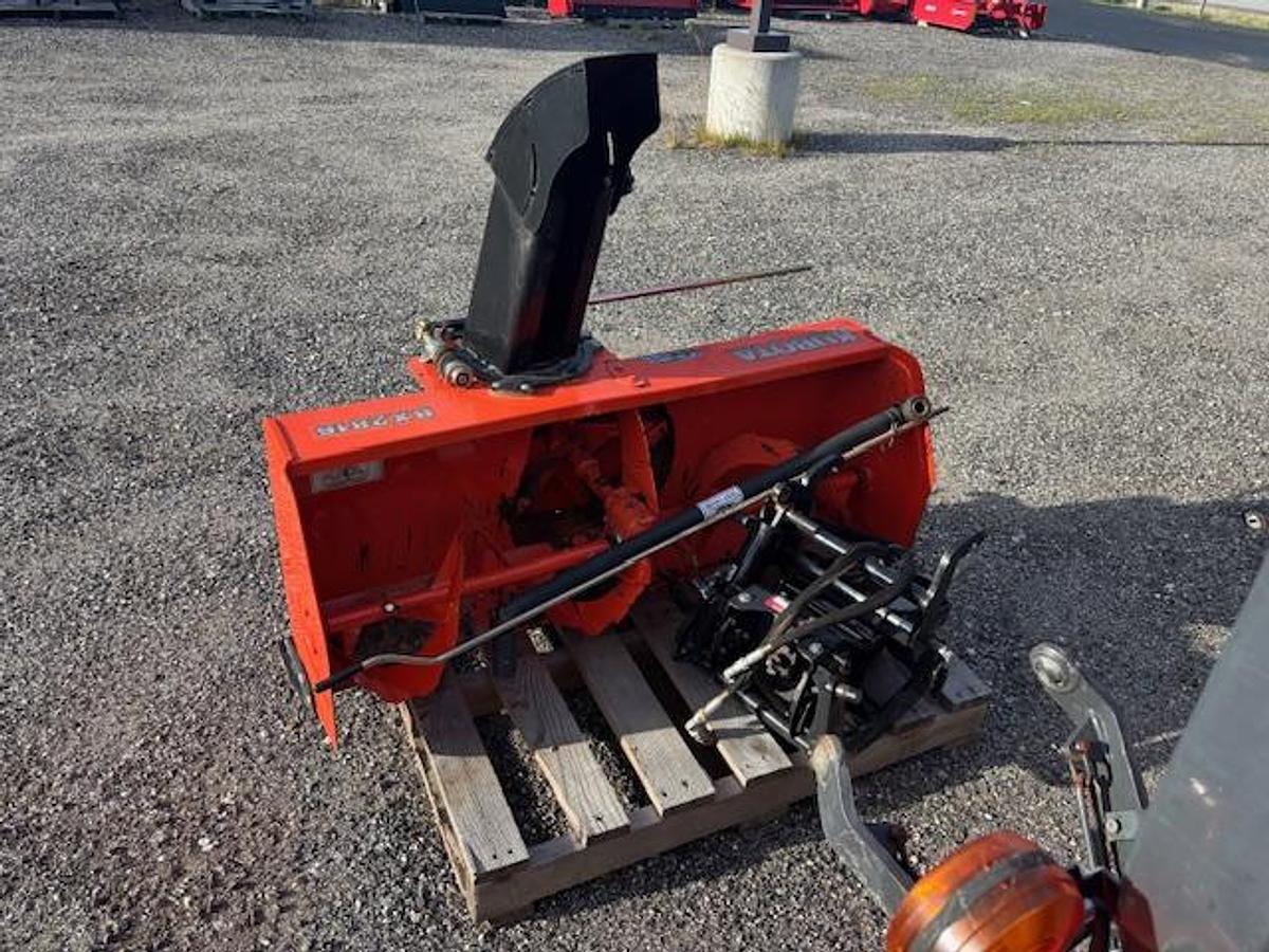 Used KUBOTA BX1880 W/LOADER & FRONT MOUNT SNOWBLOWER