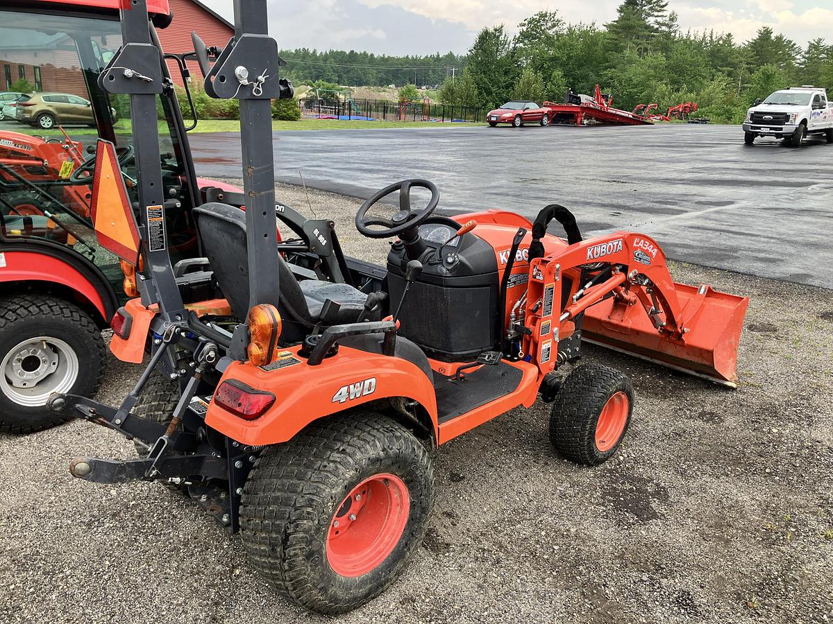 Used KUBOTA BX1880 W/LOADER & FRONT MOUNT SNOWBLOWER