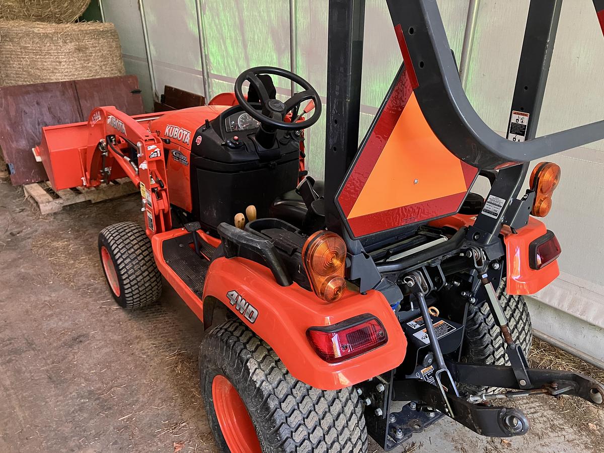 Used KUBOTA BX1880 W/LOADER & FRONT MOUNT SNOWBLOWER