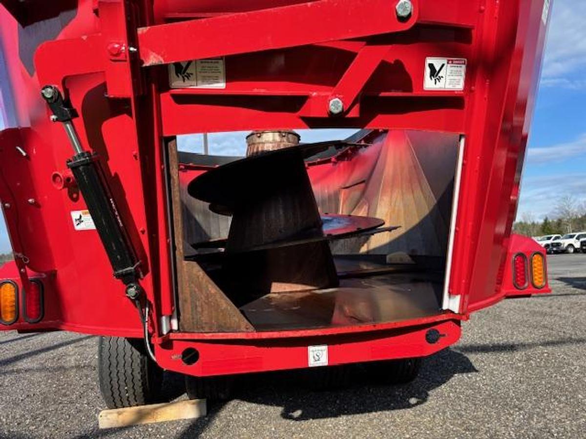 2024 Meyer F815 Vertical Mixer