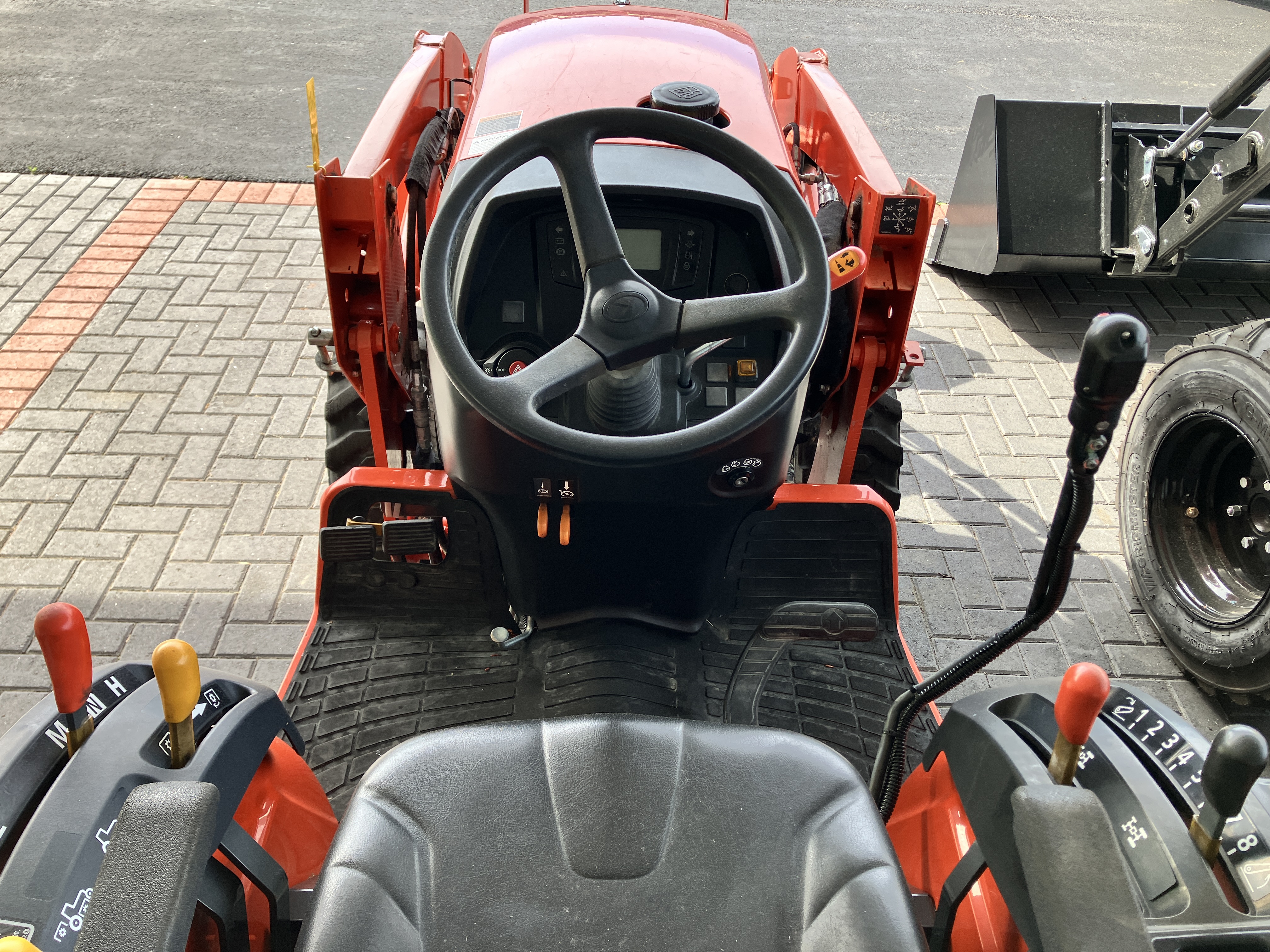 Used KUBOTA LX2610 HST