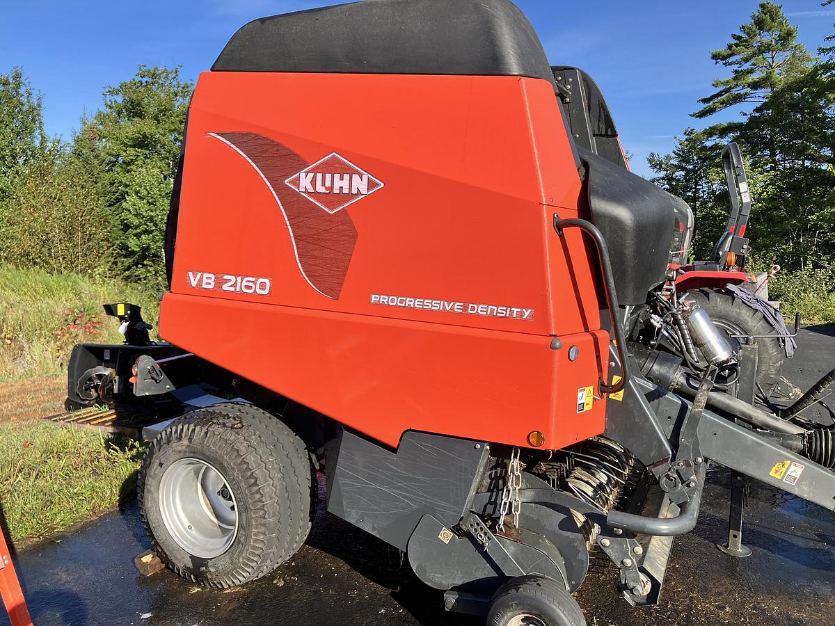 Used KUHN VB2160 ROUND BALER W/ROTO CUT, NET WRAP
