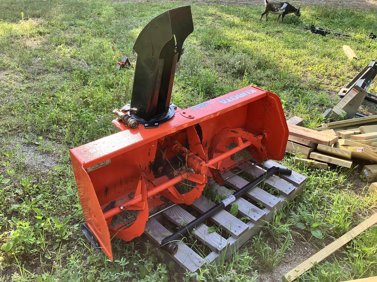 Used KUBOTA BX1880 W/LOADER & FRONT MOUNT SNOWBLOWER