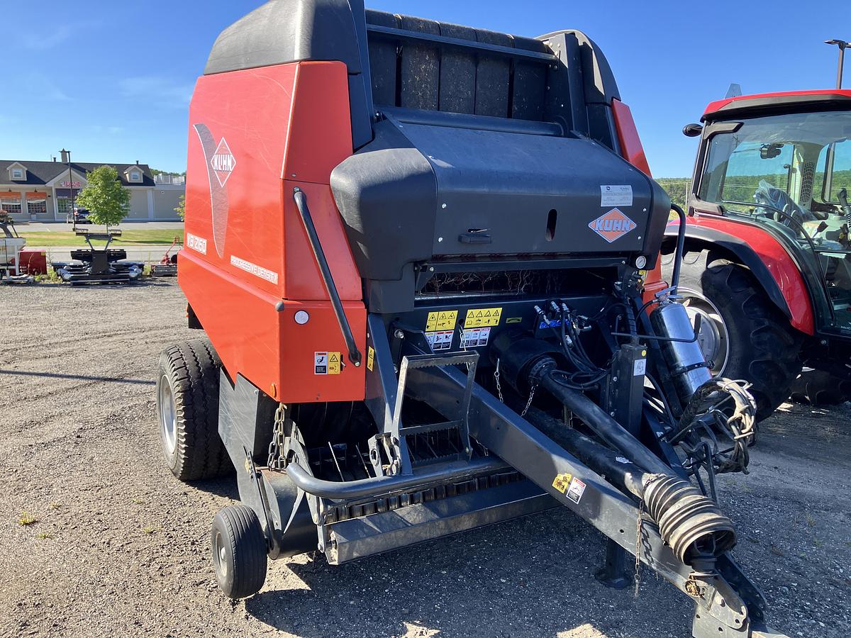 Used KUHN VB2160 ROUND BALER W/ROTO CUT, NET WRAP