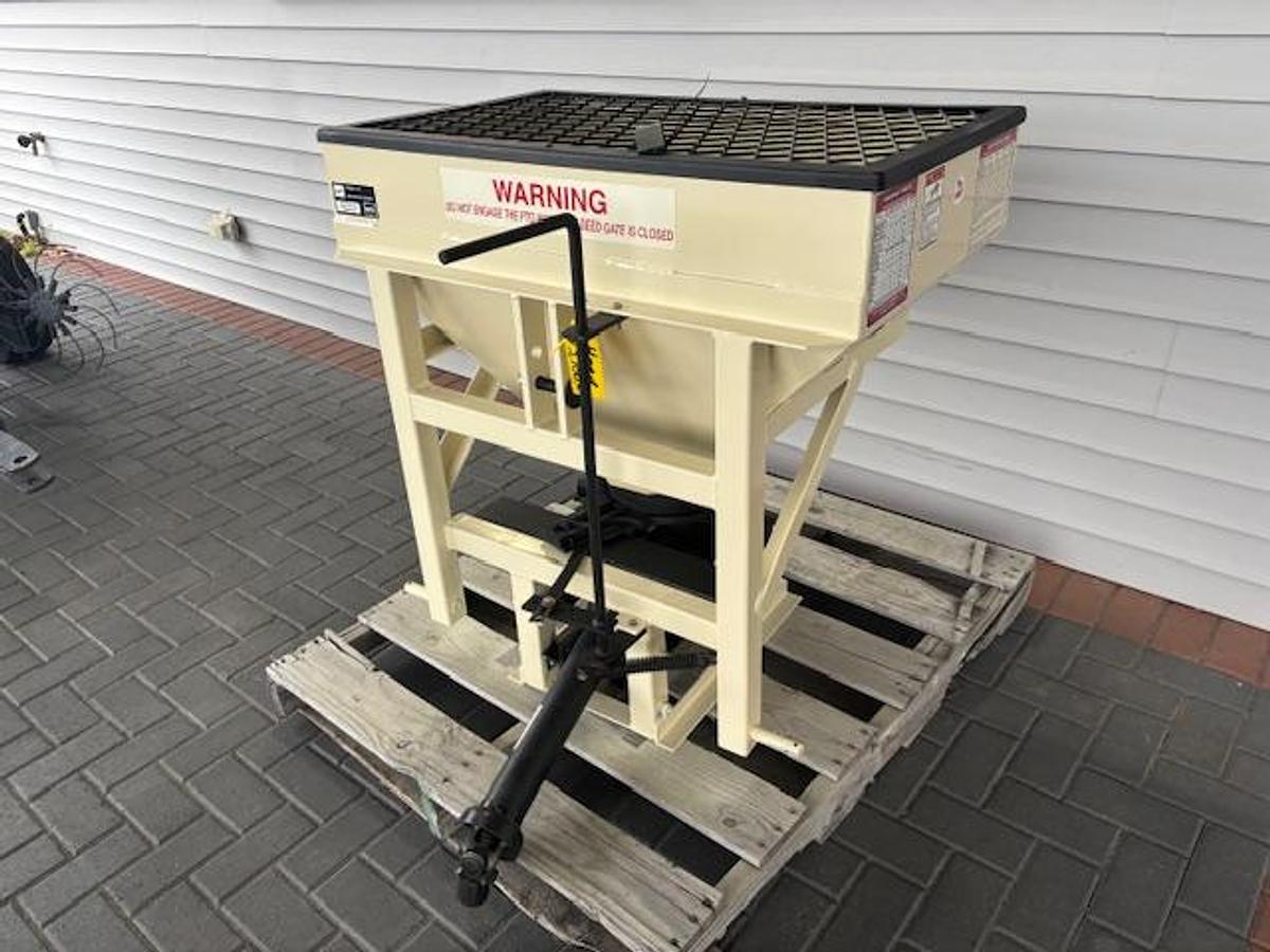 Herd 5.5S Sand/Salt Spreader