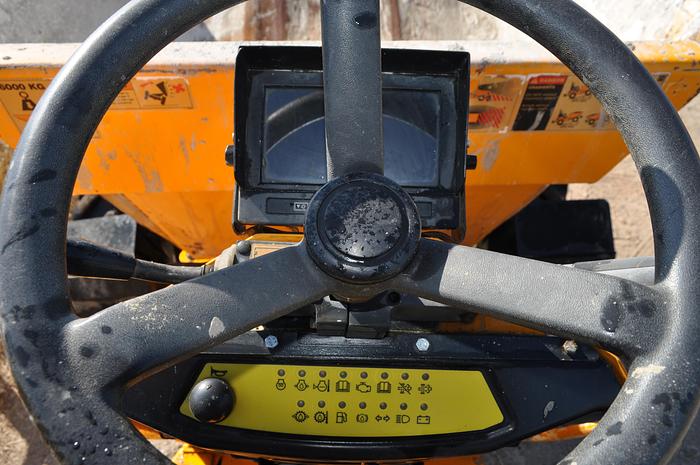 Used 2016 THWAITES 6 TONNE POWERSWIVEL