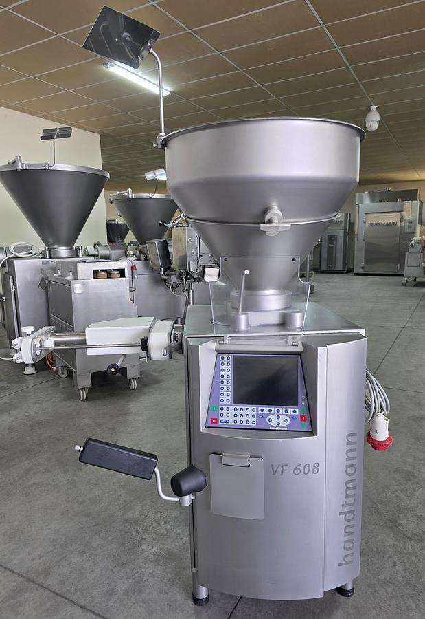 Used HANDTMANN VF 608