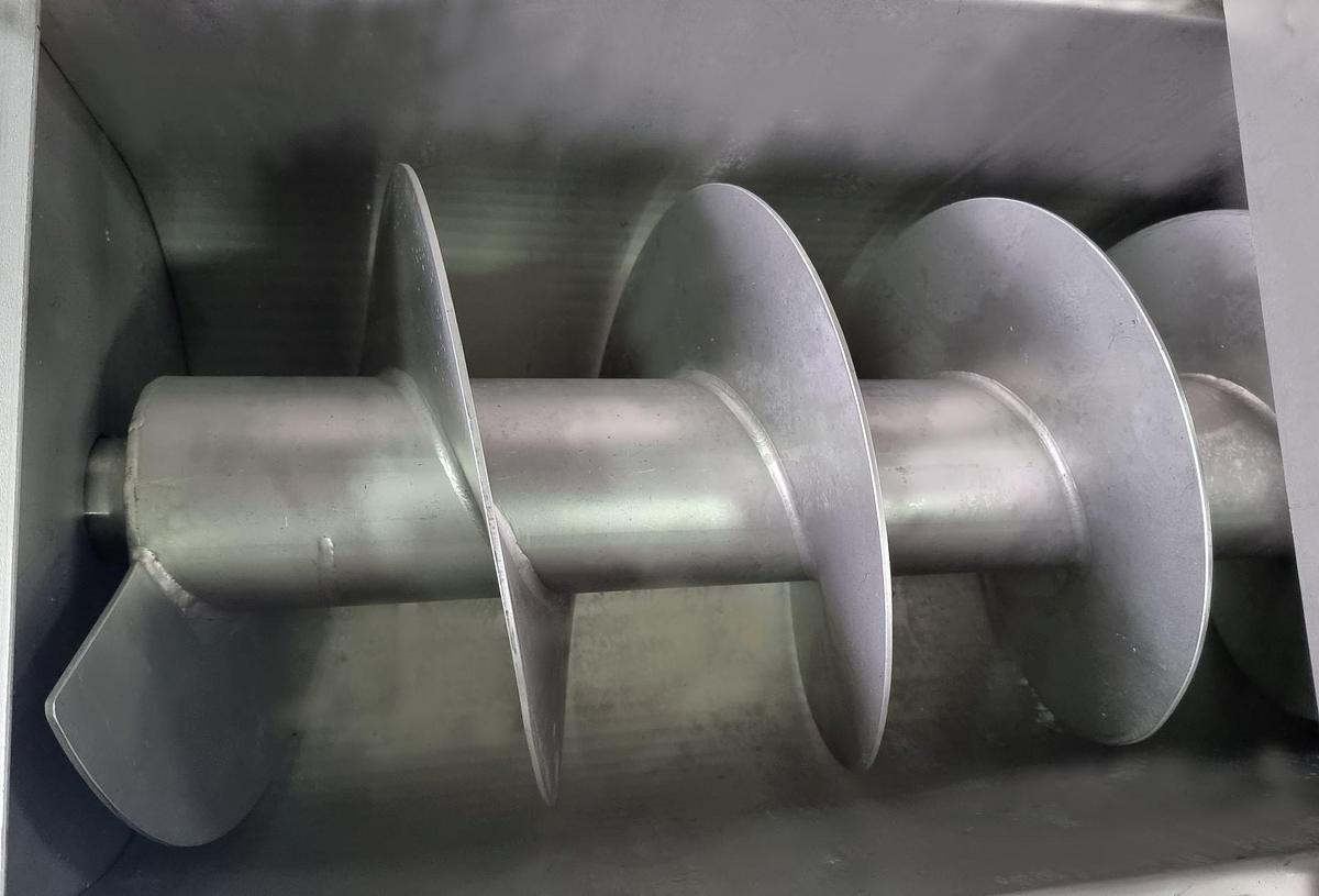 Used VERTICAL SCREW CONVEYOR